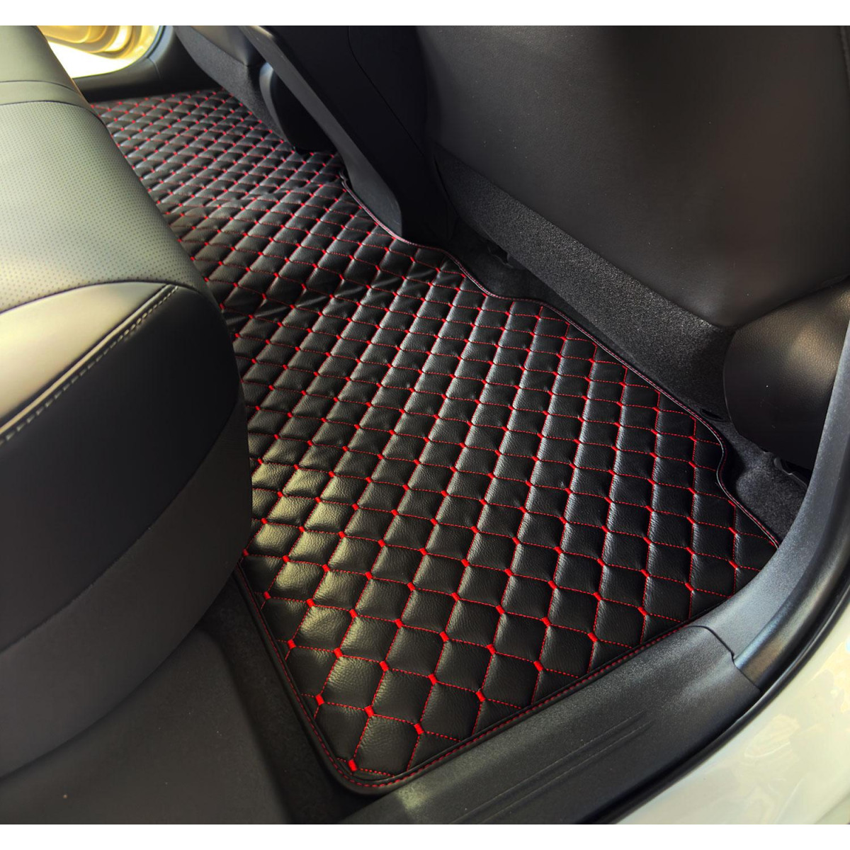 Fußmatten aus Kunstleder QuiltyMats ACURA RSX 2001-2006 (Schwarz / rote nähte)