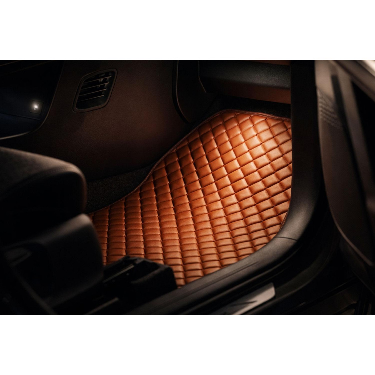 Fußmatten aus Kunstleder QuiltyMats MG ZS seit 2024 (Braun / braune nähte)