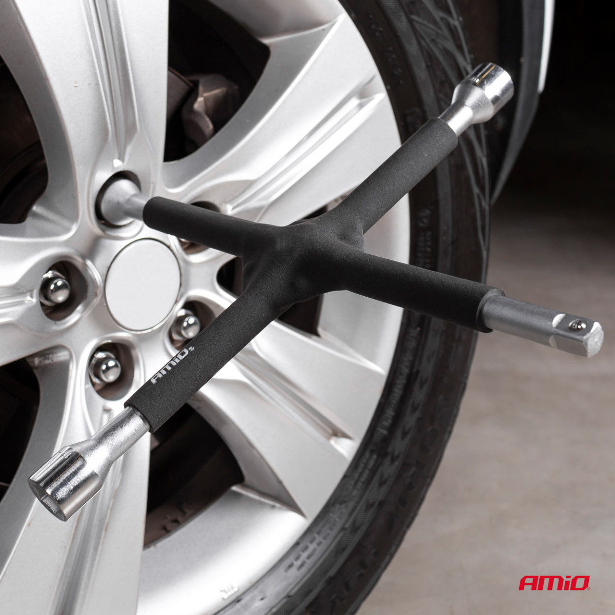 Kreuzförmiger Radmutternschlüssel 17–19–21 mm, 1/2", gummiert, AMIO-02402