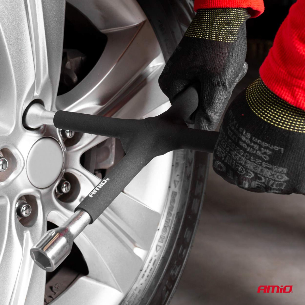 Kreuzförmiger Radmutternschlüssel 17–19–21 mm, 1/2", gummiert, AMIO-02402