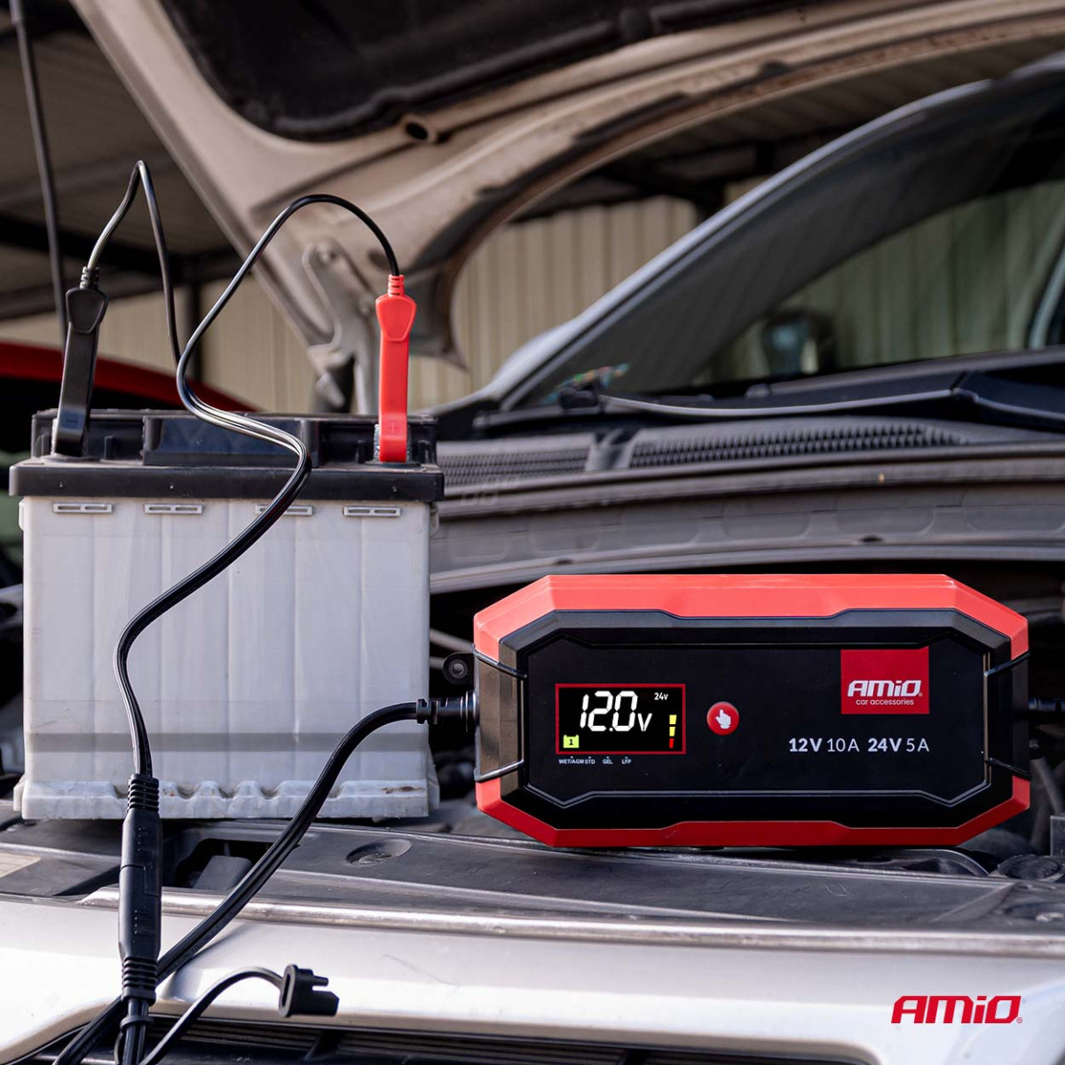 Digitales Batterieladegerät AGM/GEL/STD/LiFePO4 10A 12/24V PRO AMIO-04528