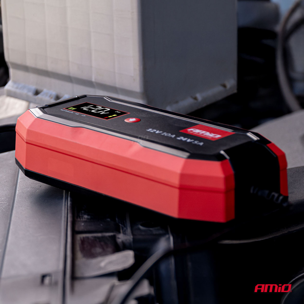 Digitales Batterieladegerät AGM/GEL/STD/LiFePO4 10A 12/24V PRO AMIO-04528