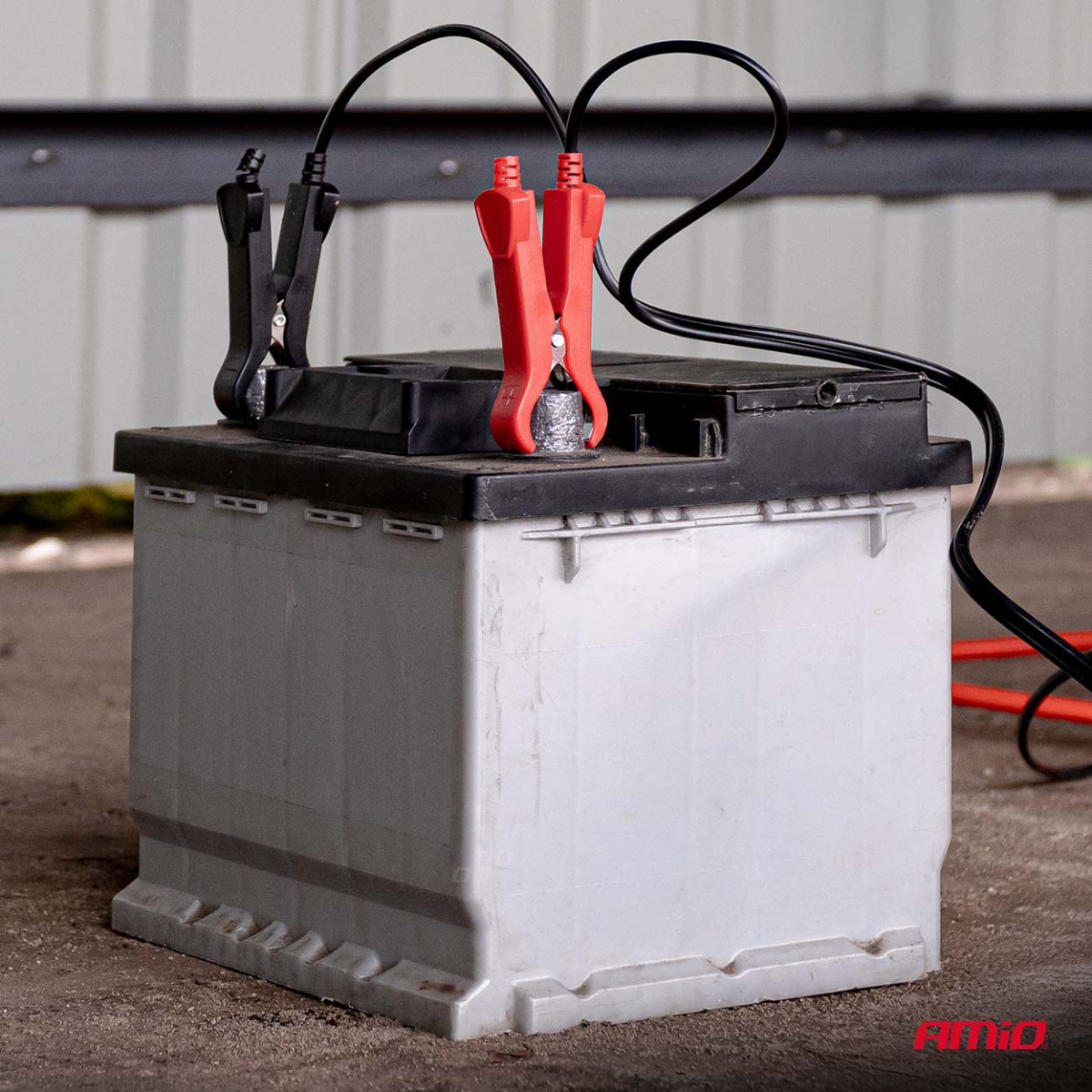 Digitales Batterieladegerät AGM/GEL/STD/LiFePO4 10A 12/24V PRO AMIO-04528