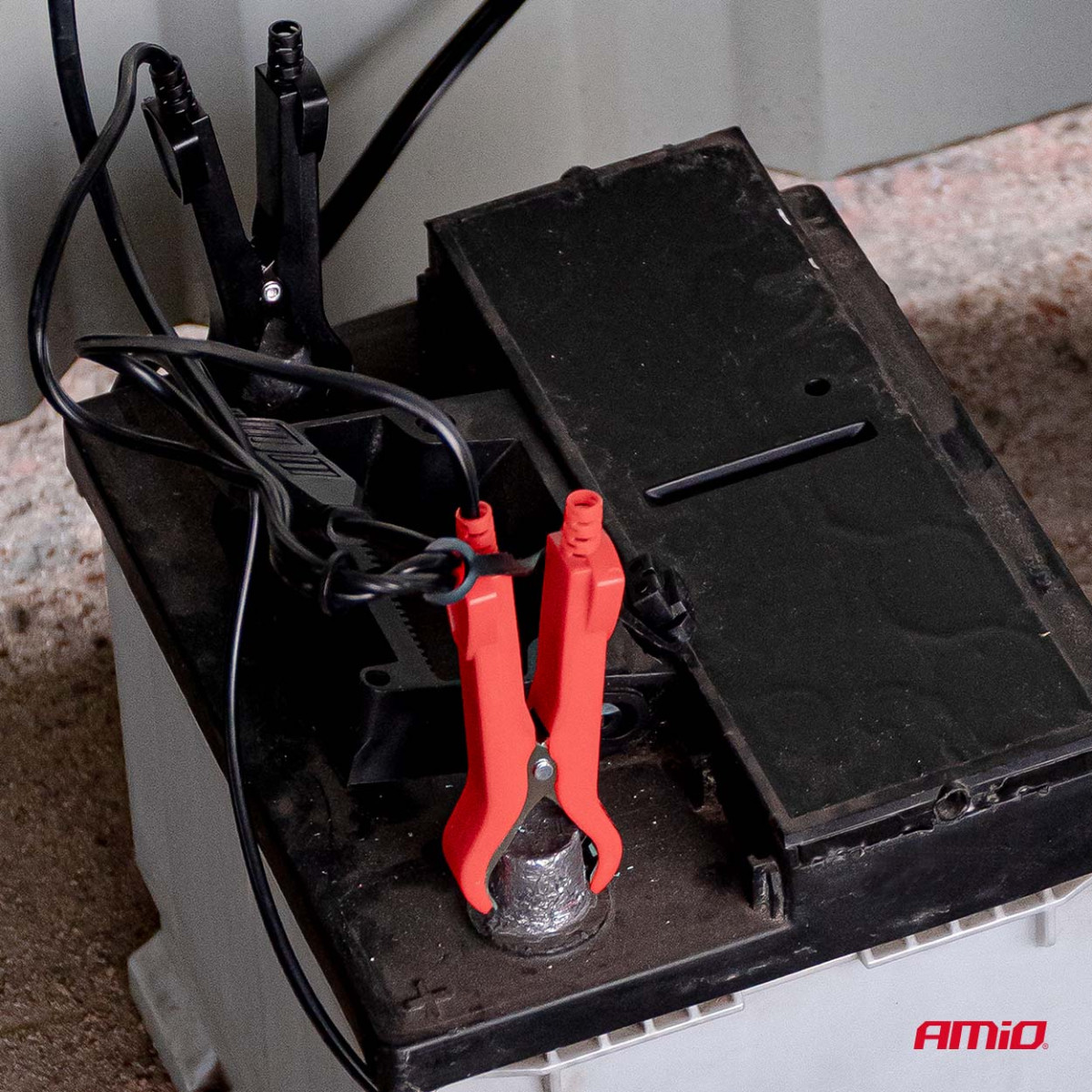 Digitales Batterieladegerät AGM/GEL/LiFePO4 4A 6/12V PRO HOOK AMIO-04531