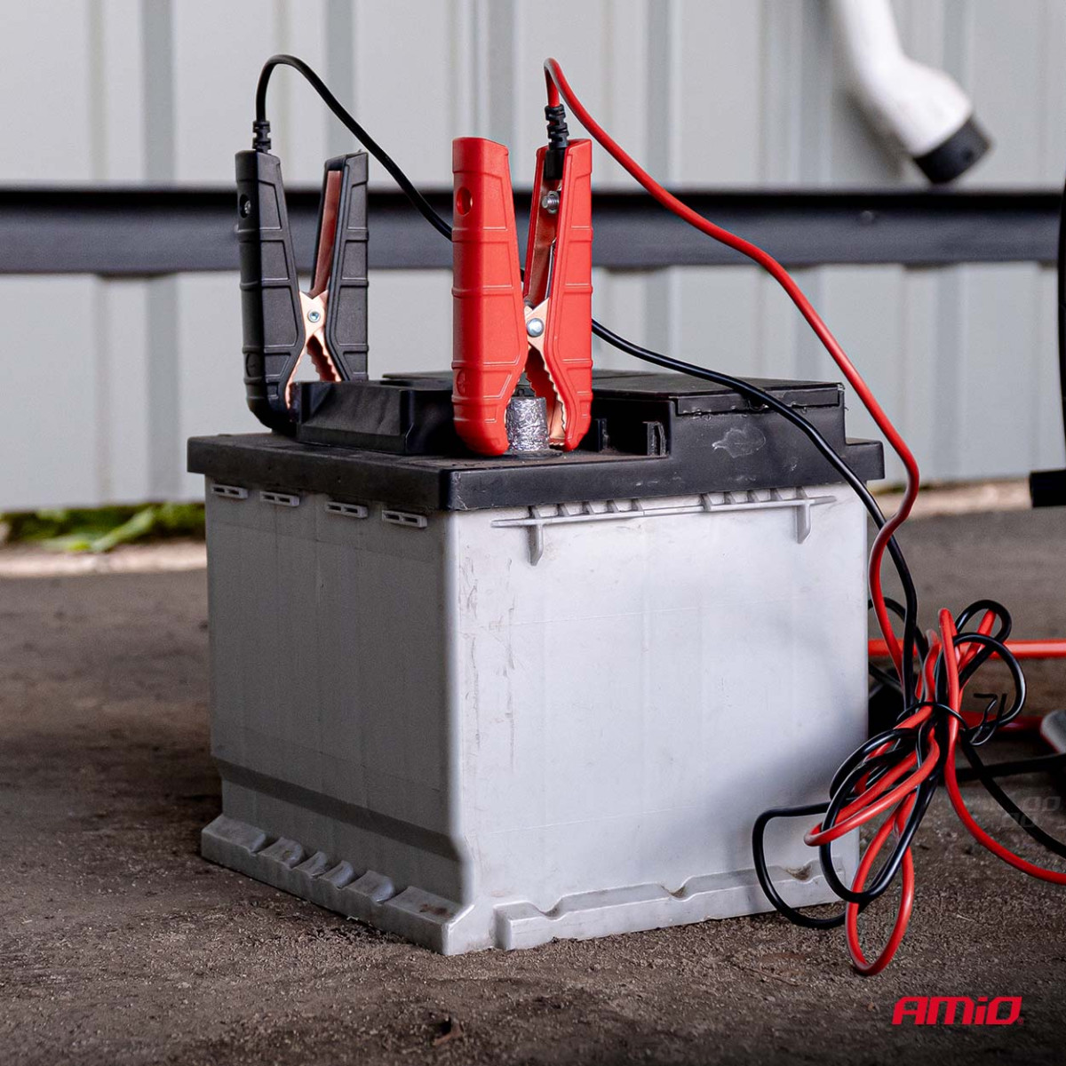 Batterieladegerät mit Starthilfefunktion AGM/GEL/STD/LiFePo4 MAX 25A 12/24V PRO AMIO-04530