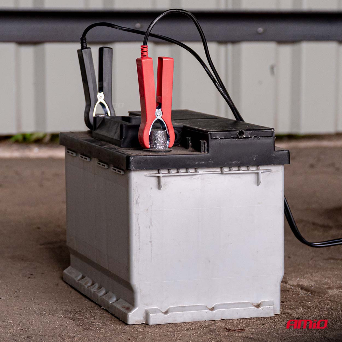 Digitales Batterieladegerät STD/GEL/AGM/WET 10A 12/24V AMIO-04525