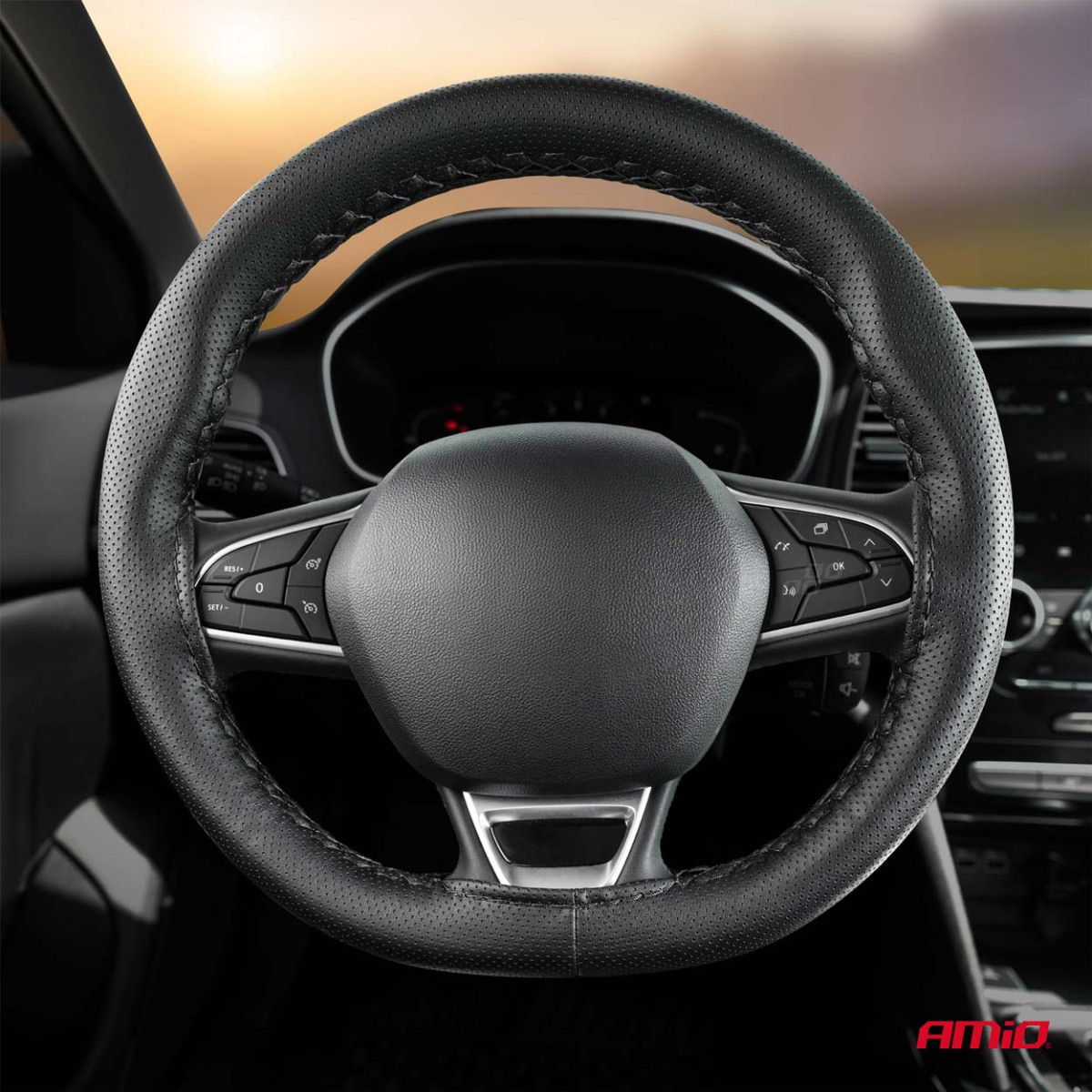 Perforierter Lenkradbezug mit Nadel und Faden, 38-39 cm - schwarz / schwarze Naht